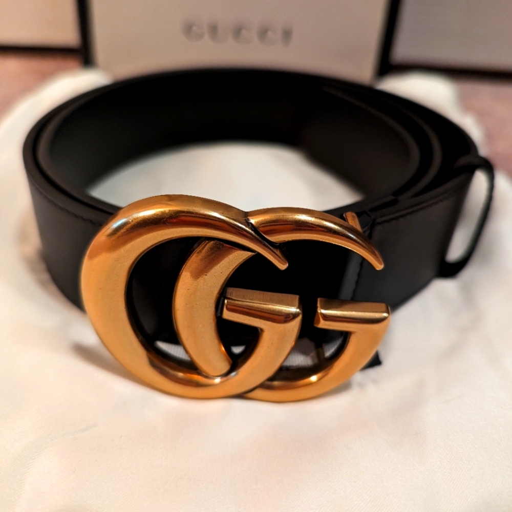 Gucci black belt with Gold Logo like new!
